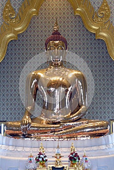 Gold buddha