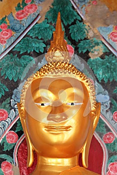 Gold buddha head in wat arun, Bangkok, ThaÃ¯land