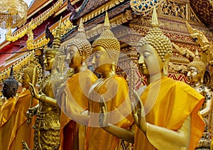 Gold Buddha statues atand in a row