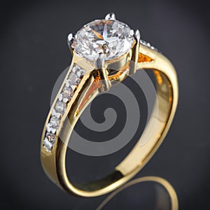 Gold diamond ring