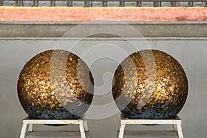 Gold foils pasted on the surface of Luuk Nimit round stones for