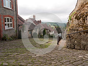 gold hill shaftesbury beautiful old england walkway path cottage