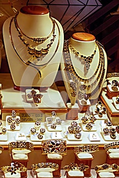 Gold jewelery with Bohemian garnets