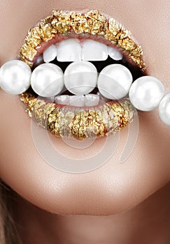 Gold leaf mouth with pearls photo