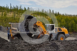 Gold mining in Susuman. The auto-loader loads a career dump-body truck. The Magadan area. Kolyma IMG_1006
