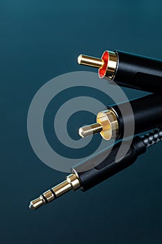 gold-plated RCA connectors and TRS connector for sound transmission, audio cable for excellent sound quality. Copy space