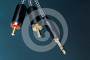 gold-plated RCA connectors and TRS connector for sound transmission, audio cable for excellent sound quality. Copy space