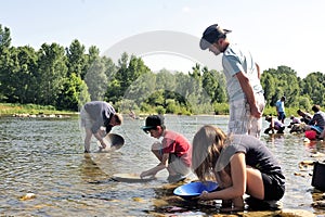 Gold prospectors of all ages on the banks of the Gardon River