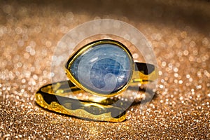 Gold ring with kyanite