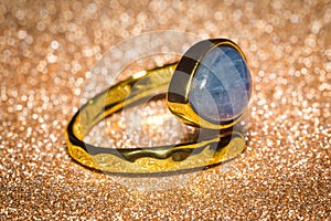 Gold ring with kyanite