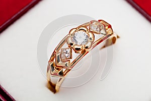 Gold ring with white zirconia enchased