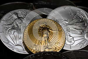 Zlato a stříbro mince 