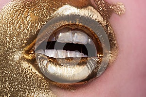 Gold skin and lips. Cosmetic problems. Clear skin care. Psoriasis. Reaction to cosmetics. Beautician procedure. Mask for