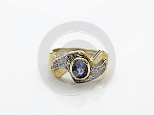 Gold womenÃÂ´s ring witch diamonds and blue gem