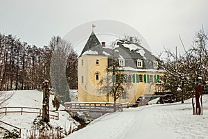 GoldbergmÃ¼hle, wedding location in Mettmann in winter with snow