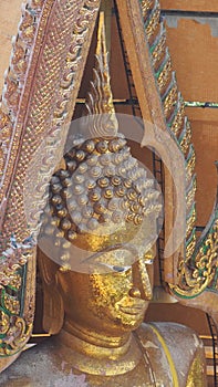 The face of golden buddha image