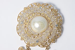 Golden broche with pearl and diamond photo