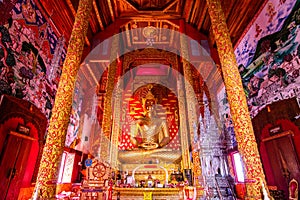 Golden Buddha in in Phrathat Chom Sin temple