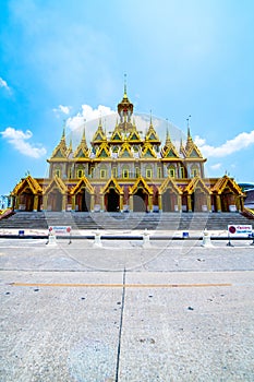 Golden castle in Tha Sung temple