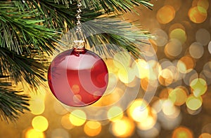 Dorado árbol de navidad escena las luces 