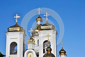 Golden domes Svyatogo Nikolaya Chudotvortsa.