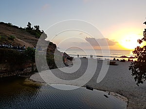 Golden Hour at the Beach: Capturing the Beauty of a Mesmerizing Sunset.