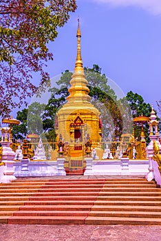 Golden pagoda at Prathat Doi Wao temple