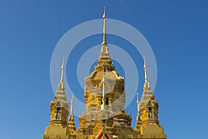 golden pagoda in wat ka maed chomthong