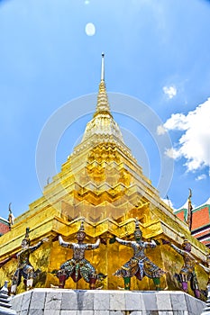 Golden Pagoda at Wat Phra Keaw with beautiful sky.