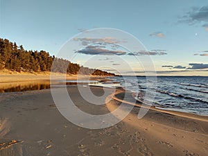 Golden sand beach of Lac-St-Jean worthy of the tropics.