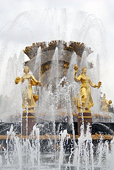 Golden sculptures, Friendship of Peoples fountain