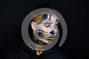 Golden skull make up