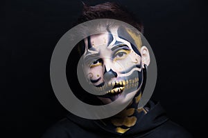 Golden skull make up