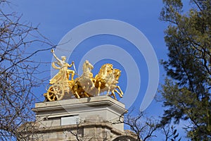 Golden statue of a chariot