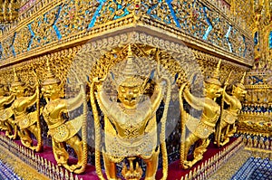 Golden statue in wat phra keaw