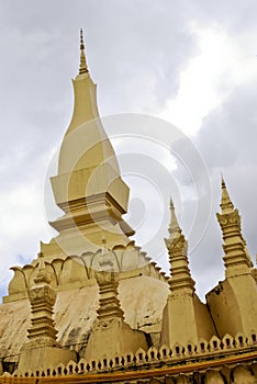 Pha That Luang: The Golden Emblem of Lao Heritage photo