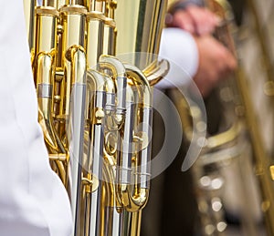 Golden tuba mechanism