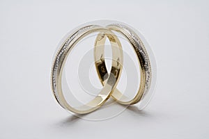 Dorado anillos de boda 
