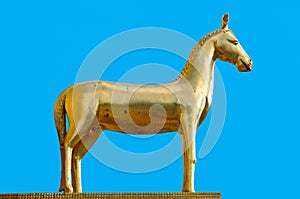 Goldern Hourse Statue
