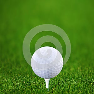 Golf-bal and green golf photo
