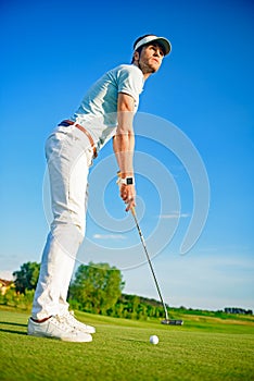 Golf player holding clud