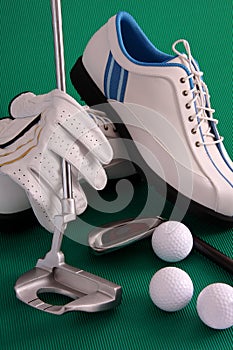 Golf shoes with golve