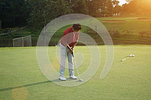 Golfers are putting golf in the evening golf course golf backglound