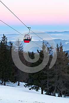 Gondola ski lift