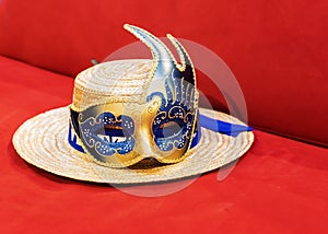 Gondolier hat and carnival mask in a gondola
