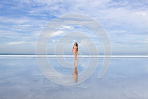 Gorgeous sexy girl on the ocean