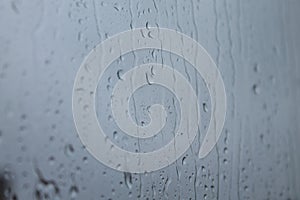 Gotas de lluvia en ventana photo