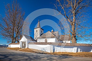 Gotický kostel Všech svatých Ludrová, Slovensko