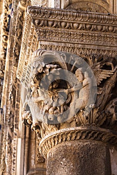 Gothic column cap with angels