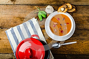 Goulash soup with crispy garlic toast